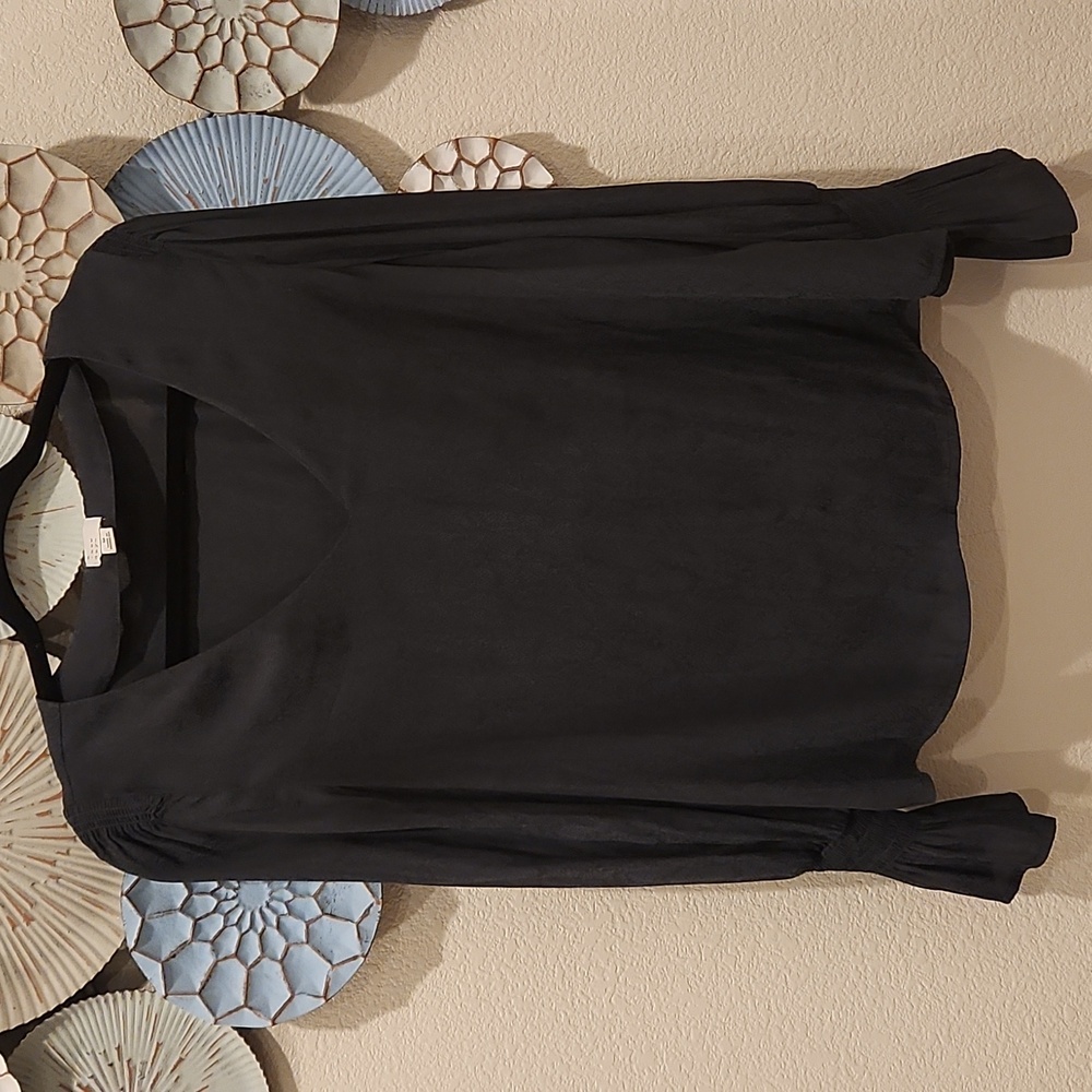 Gorgeous silky vneck Top size Medium by a new day